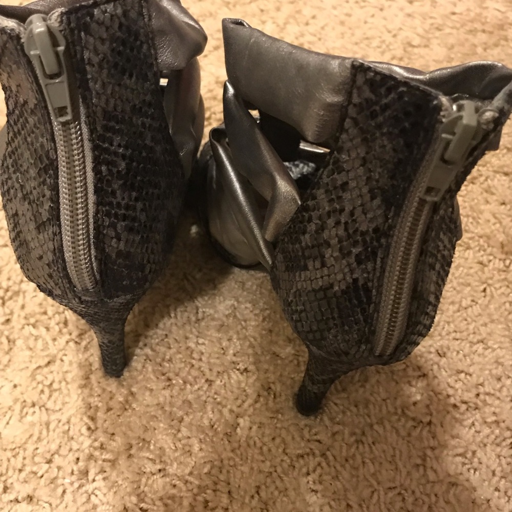 Shoes - Picture 7 of 8